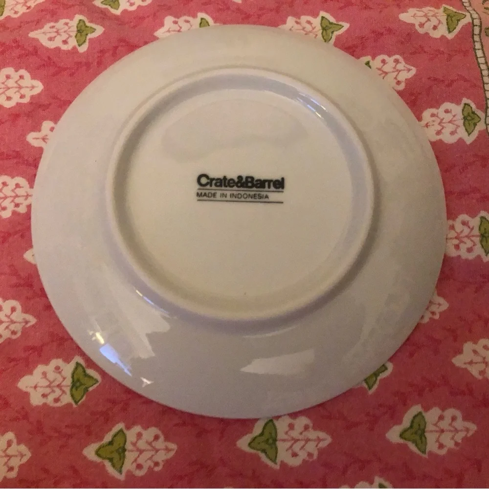 Crate & Barrel Set of 4 White Porcelain Espresso Demitasse Cups with Saucers